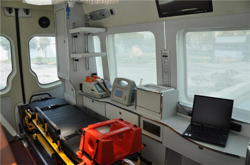 泰兴市救护车内部